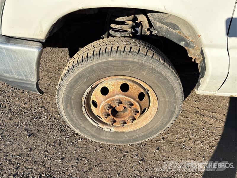 Ford E-350 4x2 Van Truck Dobozos teherautók