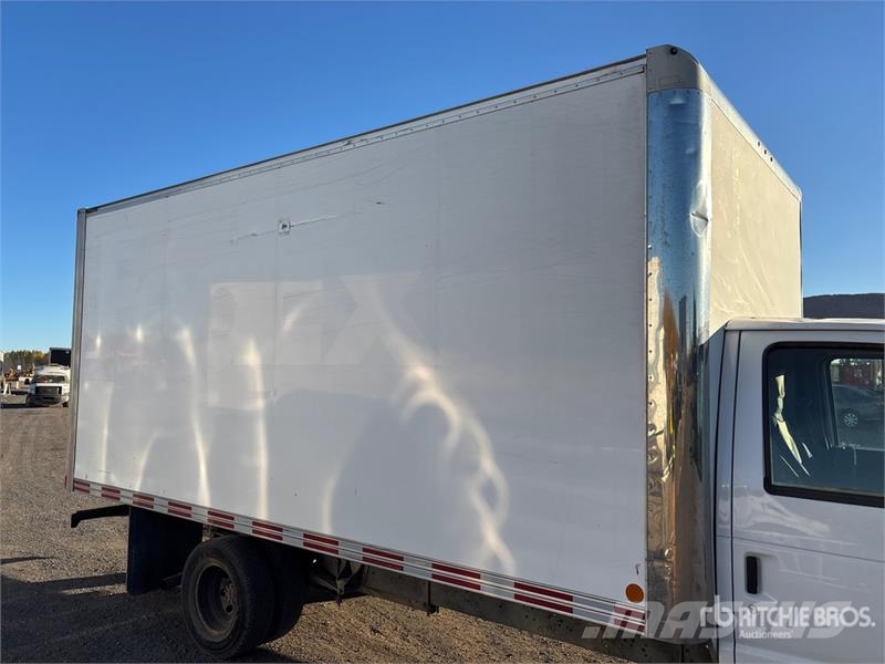 Ford E-350 4x2 Van Truck Dobozos teherautók