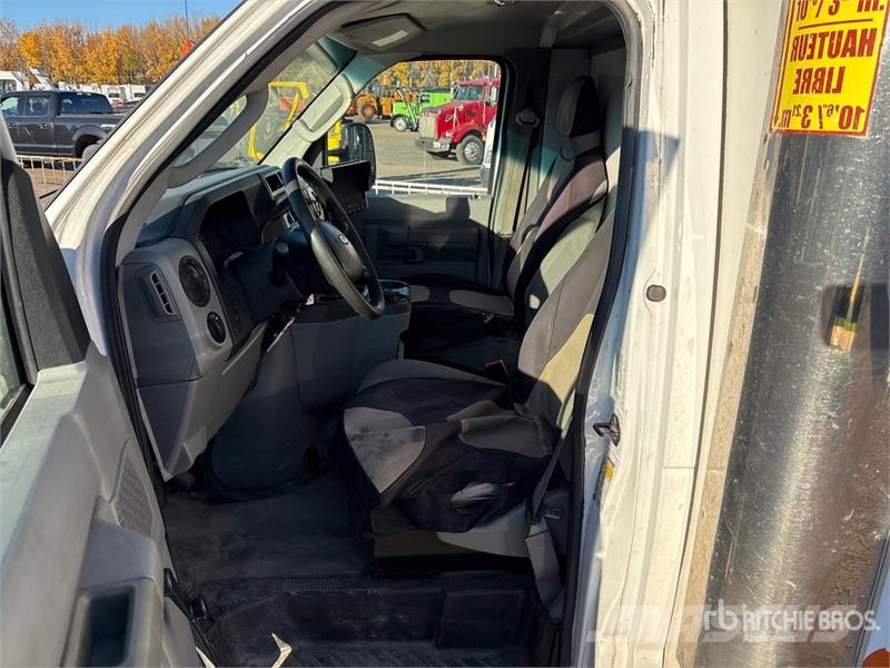 Ford E-350 4x2 Van Truck Dobozos teherautók