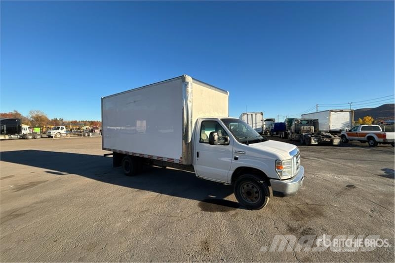 Ford E-350 4x2 Van Truck Dobozos teherautók
