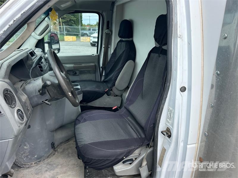 Ford E-350 4x2 Van Truck Skapbiler