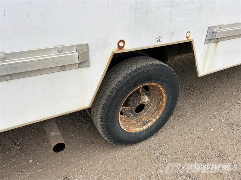 Ford E-350 4x2 Van Truck شاحنات ذات هيكل صندوقي
