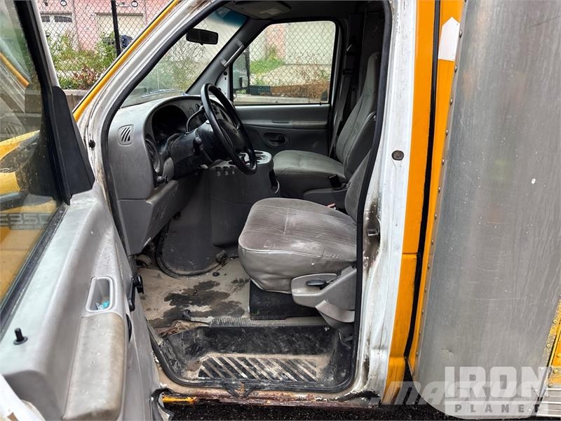 Ford E-350 4x2 Van Truck Sanduk kamioni