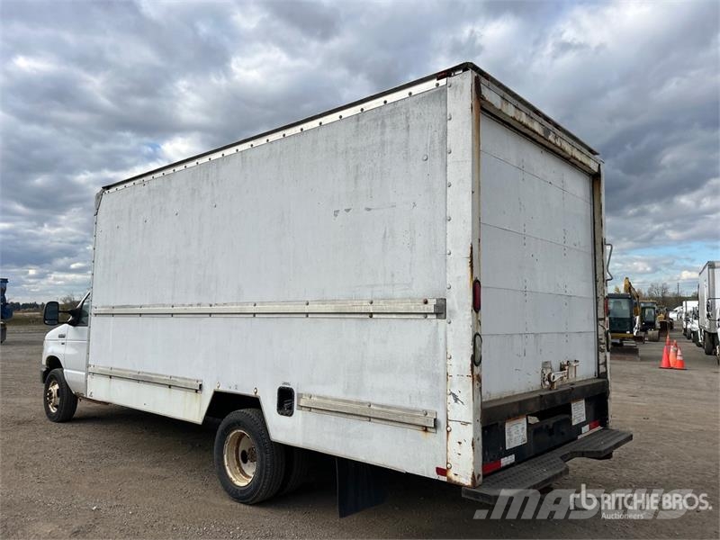 Ford E-350 4x2 Van Truck شاحنات ذات هيكل صندوقي