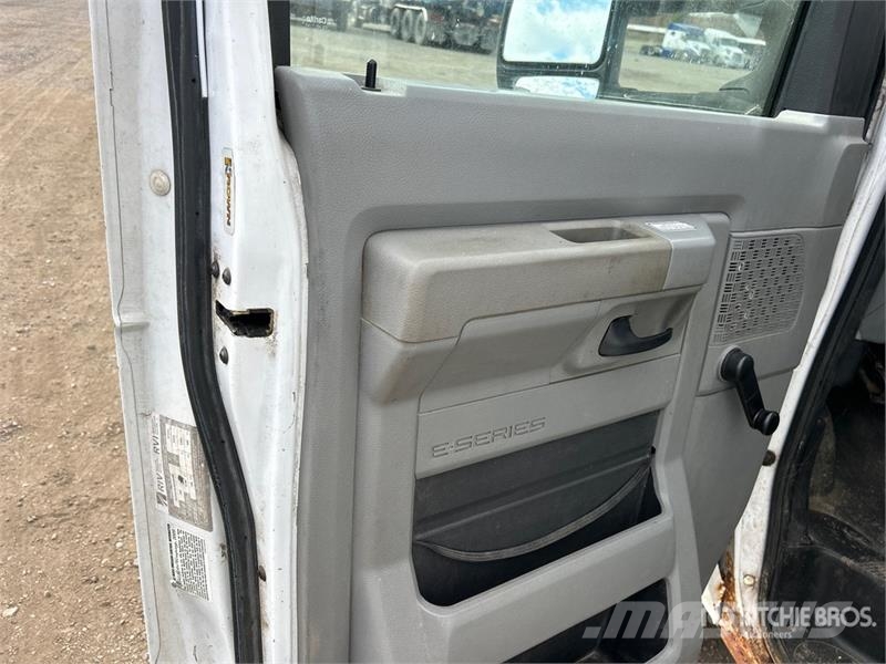 Ford E-350 4x2 Van Truck شاحنات ذات هيكل صندوقي