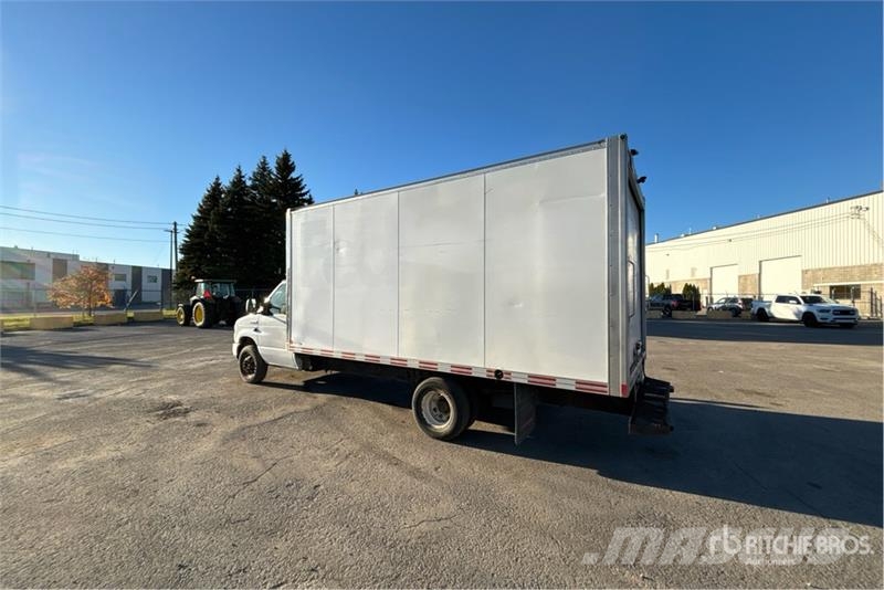Ford E-350 4x2 Van Truck Dobozos teherautók
