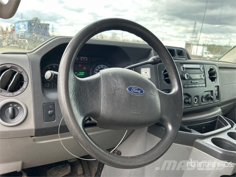 Ford E-350 4x2 Van Truck شاحنات ذات هيكل صندوقي
