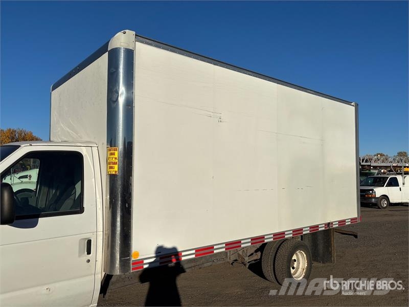Ford E-350 4x2 Van Truck Dobozos teherautók