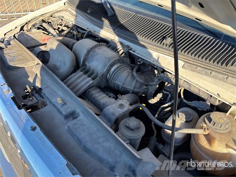 Ford E-350 4x2 Van Truck Dobozos teherautók