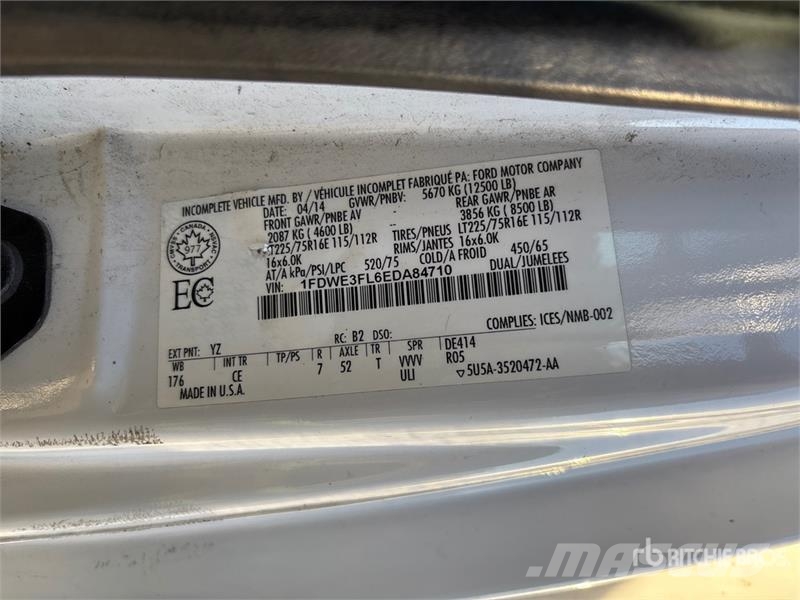 Ford E-350 4x2 Van Truck Dobozos teherautók