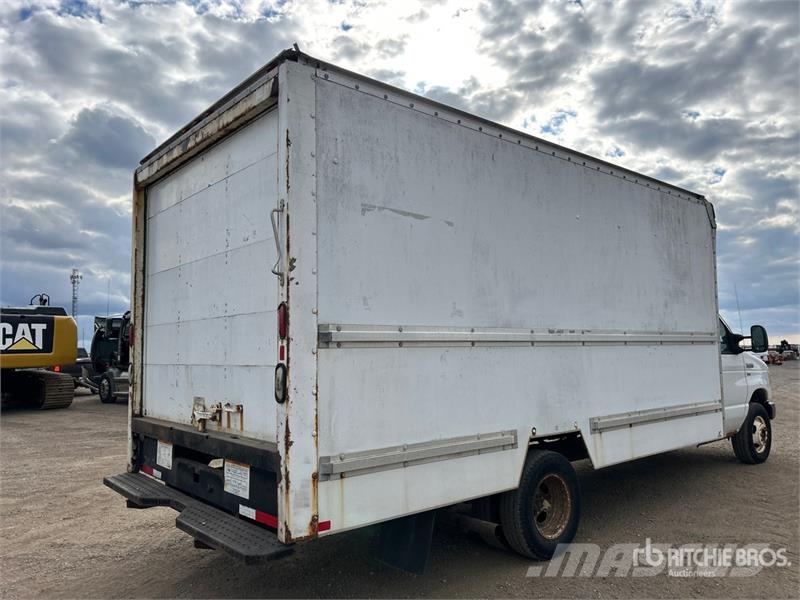 Ford E-350 4x2 Van Truck شاحنات ذات هيكل صندوقي