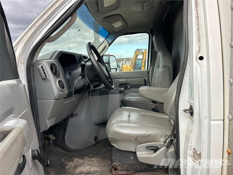 Ford E-350 4x2 Van Truck شاحنات ذات هيكل صندوقي