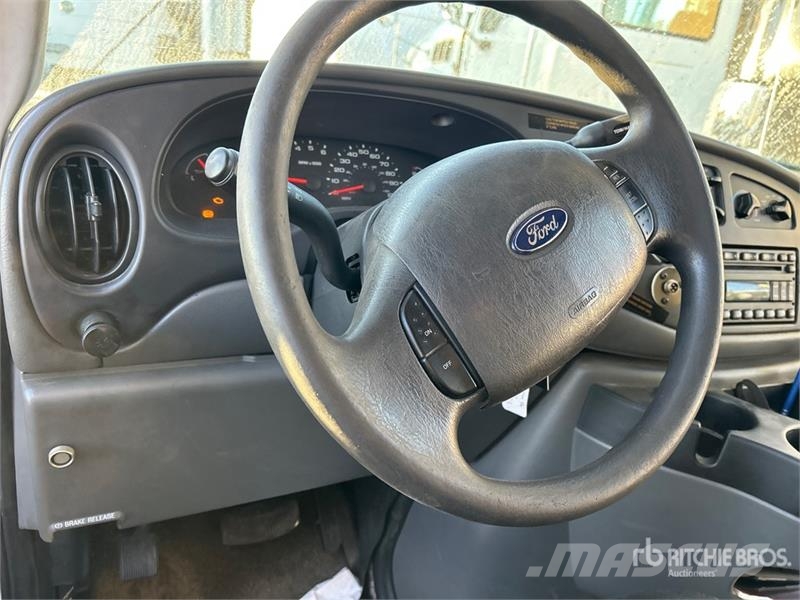 Ford E-450 4x2 16-Seat Party Bus Mini-bus