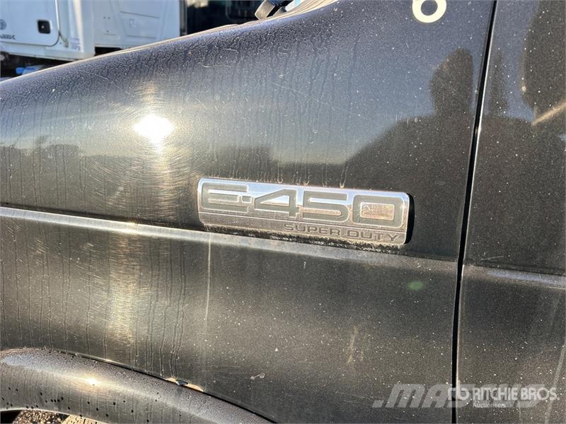 Ford E-450 4x2 16-Seat Party Bus Mini-bus