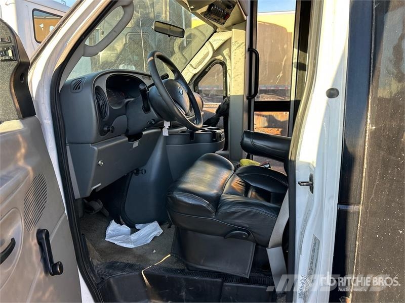 Ford E-450 4x2 16-Seat Party Bus Mini-bus