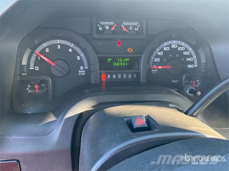 Ford E-450 4x2 20-Seat Mini Bus Minibusse