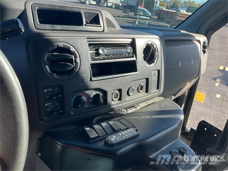 Ford E-450 4x2 20-Seat Mini Bus Minibusse