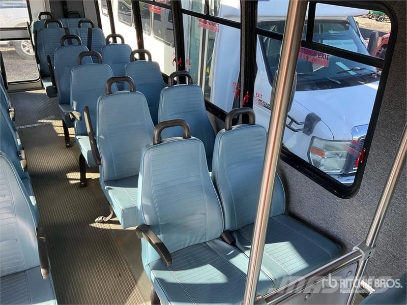 Ford E-450 4x2 20-Seat Mini Bus Minibusse