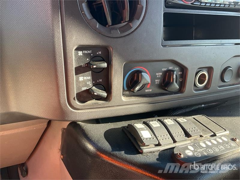 Ford E-450 4x2 20-Seat Mini Bus Mini buszok