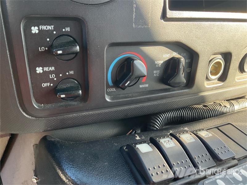 Ford E-450 4x2 20-Seat Mini Bus Minibusse
