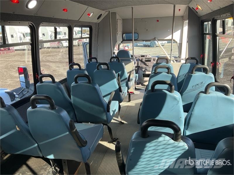 Ford E-450 4x2 20-Seat Mini Bus Minibusse