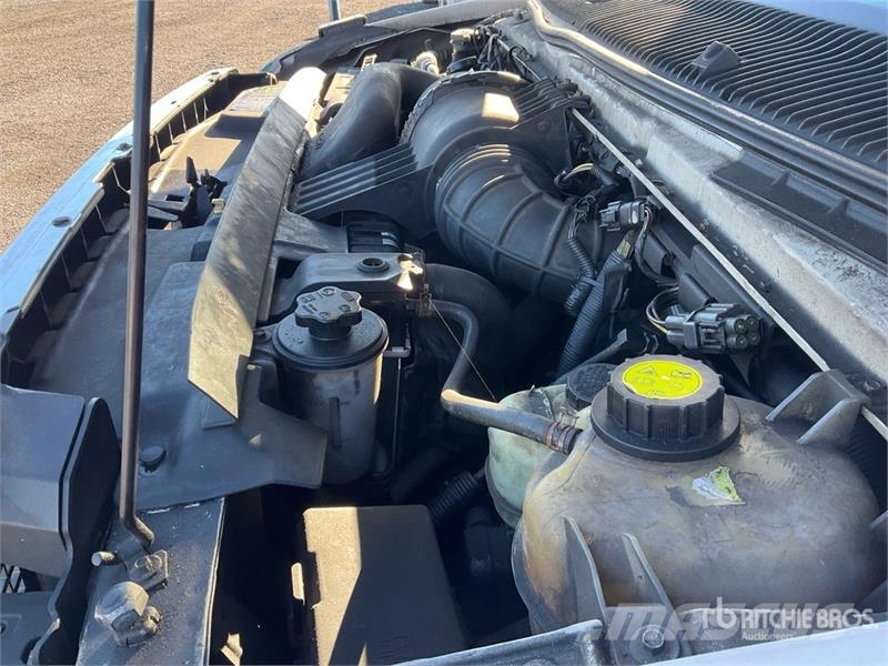 Ford E-450 4x2 20-Seat Mini Bus Minibusse