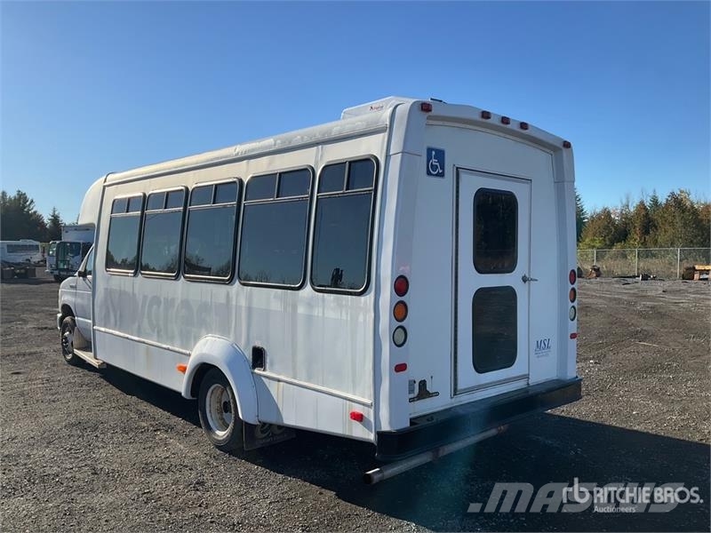 Ford E-450 4x2 20-Seat Mini Bus Mini buszok
