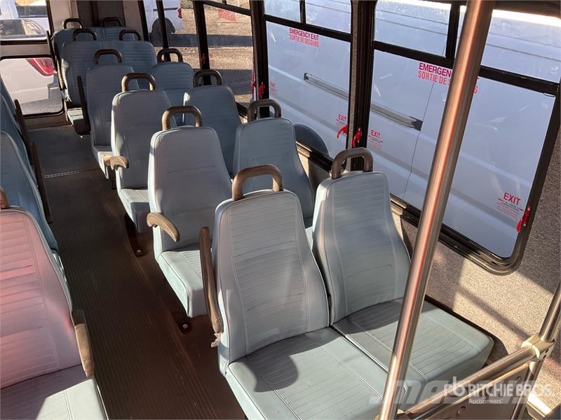 Ford E-450 4x2 20-Seat Mini Bus Mini buszok