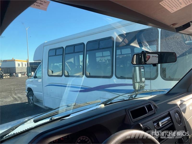 Ford E-450 4x2 20-Seat Mini Bus Mini buszok