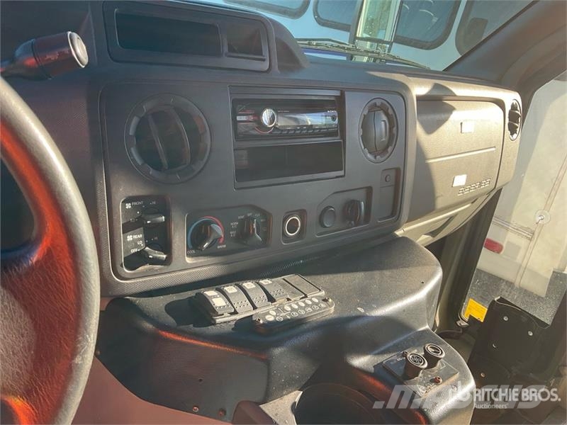 Ford E-450 4x2 20-Seat Mini Bus Mini buszok