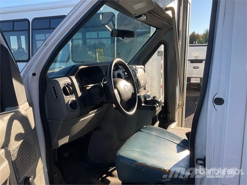 Ford E-450 4x2 20-Seat Mini Bus Mini buszok
