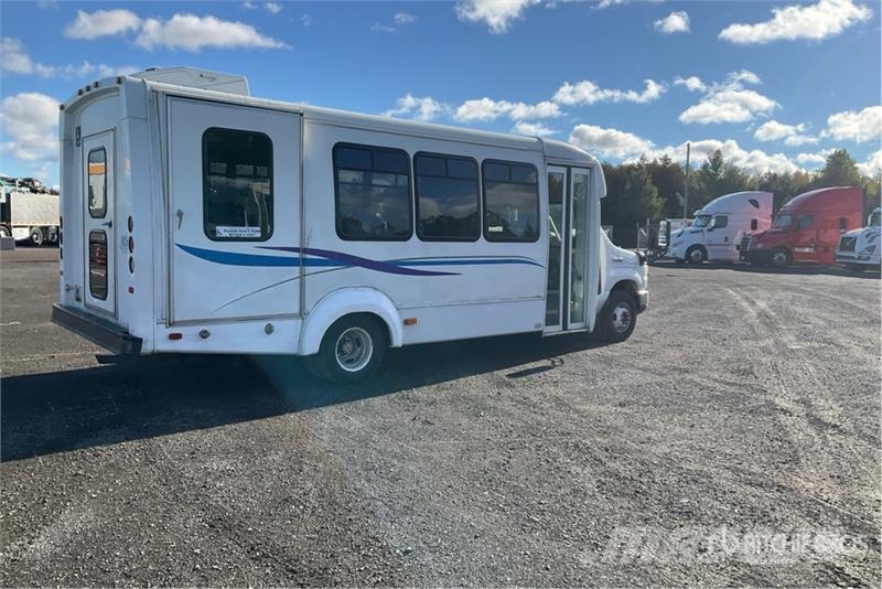 Ford E-450 4x2 20-Seat Mini Bus Minibusse
