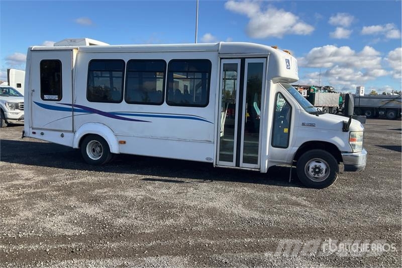 Ford E-450 4x2 20-Seat Mini Bus Minibusse