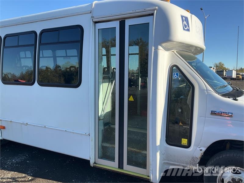 Ford E-450 4x2 20-Seat Mini Bus Mini buszok