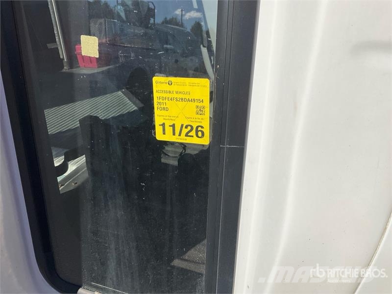 Ford E-450 4x2 20-Seat Mini Bus Minibusse
