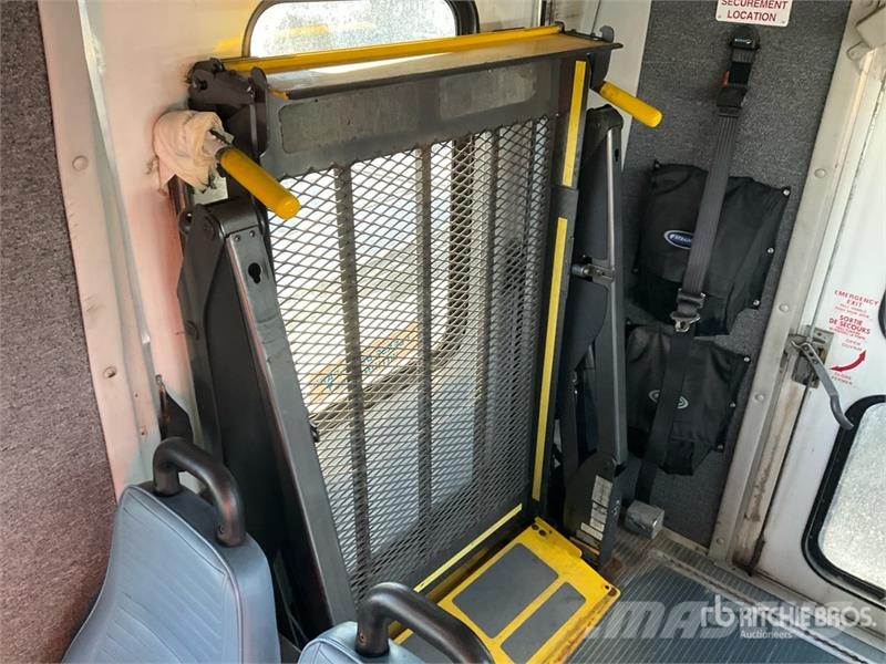 Ford E-450 4x2 20-Seat Mini Bus Mini buszok