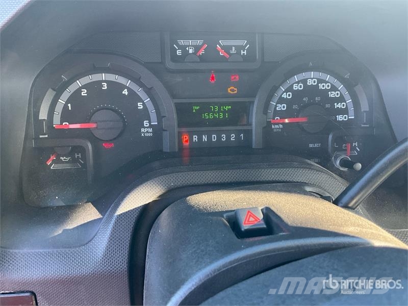 Ford E-450 4x2 20-Seat Mini Bus Minibusse