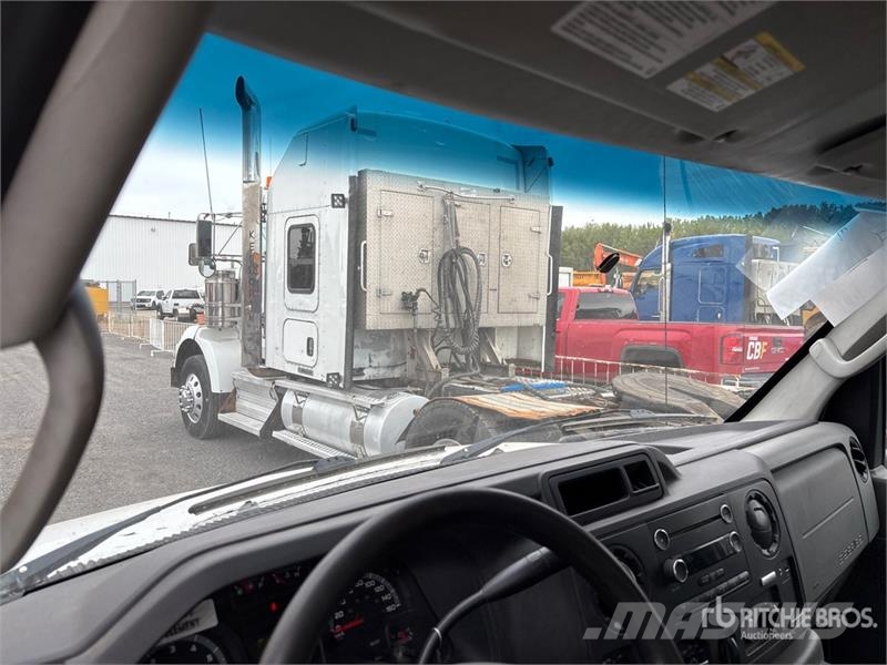 Ford E-450 4x2 Cab and Chassis Ohjaamot ja sisustat