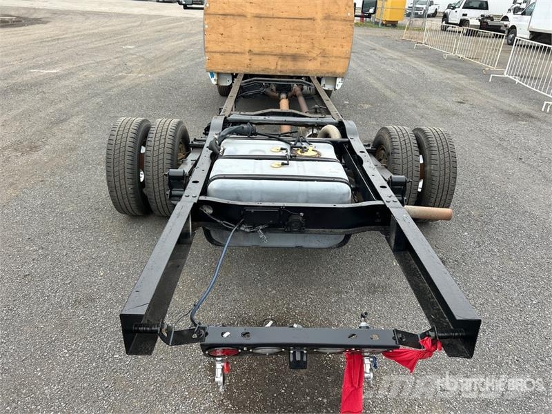 Ford E-450 4x2 Cab and Chassis Cabinas e interior