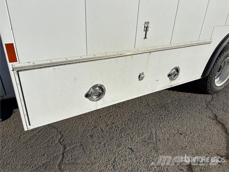 Ford E-450 4x2 Utility Truck Pickup/Sideaflæsning
