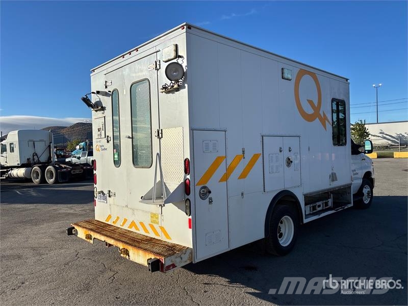 Ford E-450 4x2 Utility Truck Pickup/Sideaflæsning