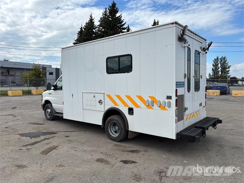 Ford E-450 4x2 Utility Truck 픽업/드롭사이드
