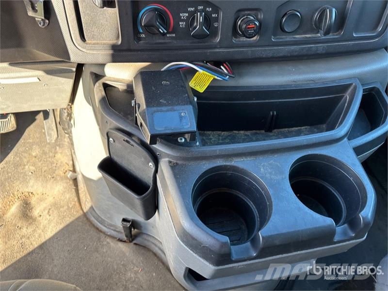 Ford E-450 4x2 Utility Truck Pickup/Sideaflæsning