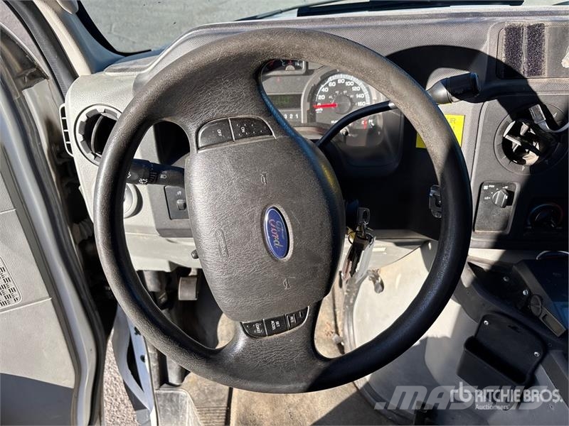 Ford E-450 4x2 Utility Truck Pickup/Sideaflæsning