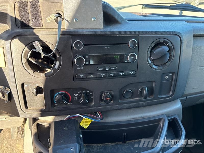 Ford E-450 4x2 Utility Truck Pickup/Sideaflæsning