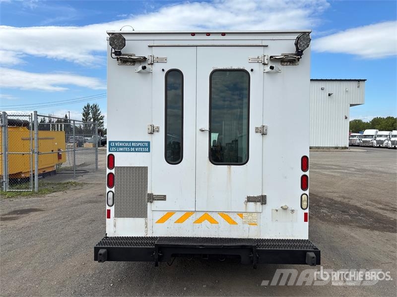 Ford E-450 4x2 Utility Truck 픽업/드롭사이드
