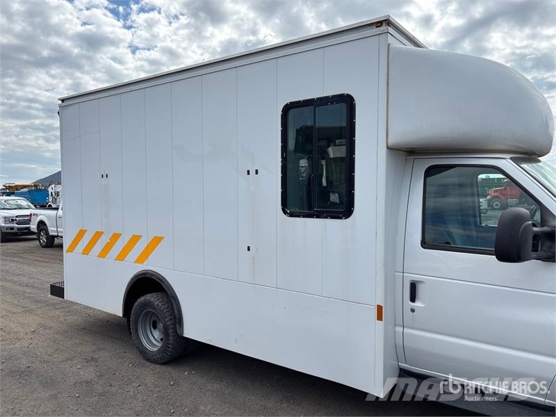 Ford E-450 4x2 Utility Truck 픽업/드롭사이드