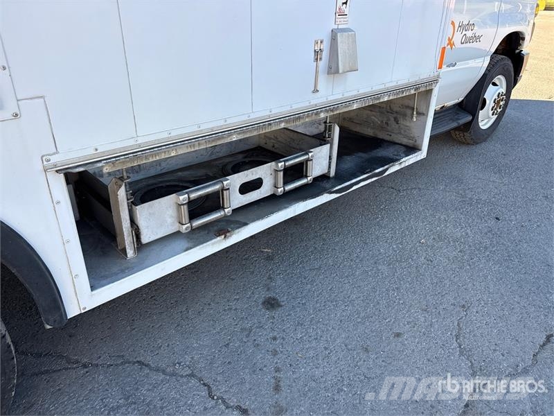 Ford E-450 4x2 Utility Truck Pickup/Sideaflæsning