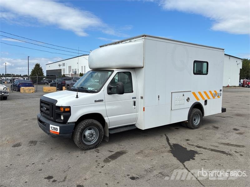 Ford E-450 4x2 Utility Truck 픽업/드롭사이드