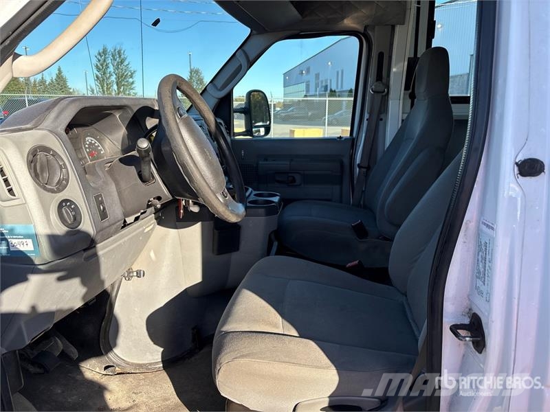Ford E-450 4x2 Utility Truck Pickup/Sideaflæsning